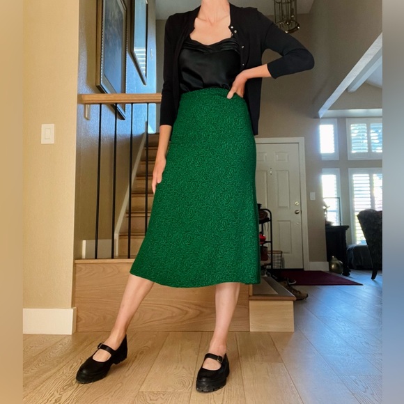 Reformation Bea skirt in “jitterbug print” - Picture 4 of 16